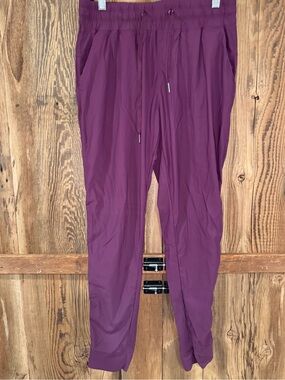 Women's Elastic-Waist Joggers in Deep Plum